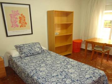 Room in a shared 4 bedroom apartment for rent in Ciudad Jardín, Córdoba