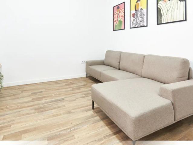 Room in a shared 4 bedroom apartment for rent in Ciudad Jardín, professionals only