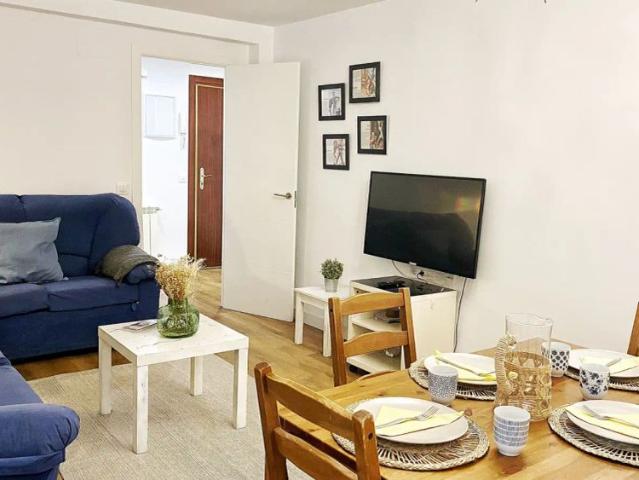 Room in a shared 4 bedroom apartment for rent in Aluche