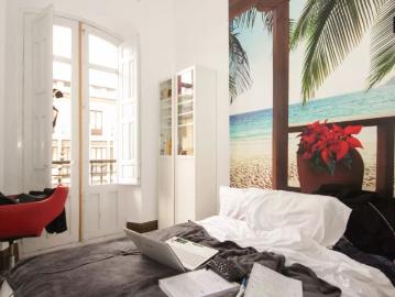 Room in a shared 4 bedroom apartment for rent in Albaycín
