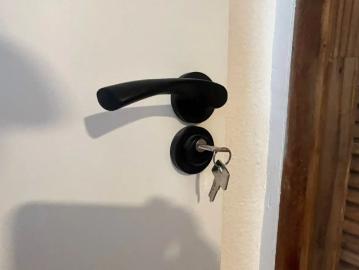 Room in a shared 4 bedroom apartment for rent in Albaycín, bills included