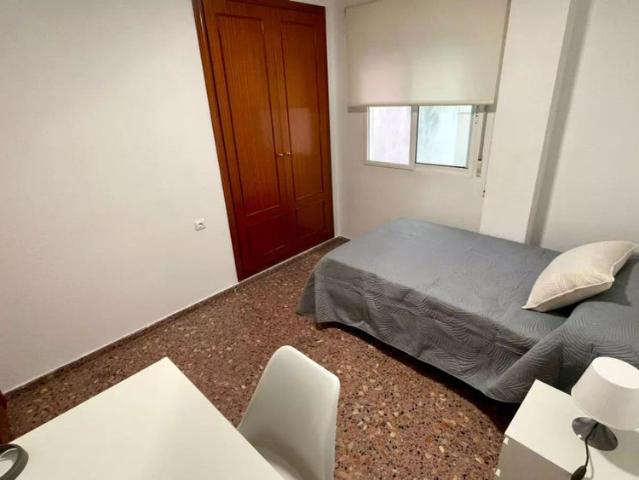 Room in a shared 4 bedroom apartment for rent in Alcoy