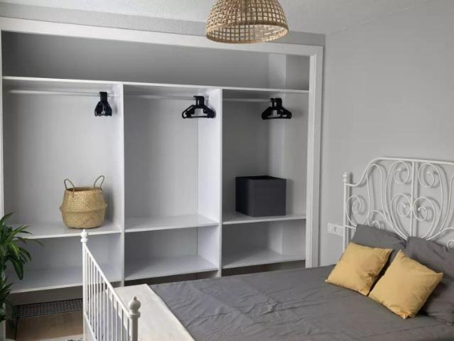 Room in a shared 4 bedroom apartment for rent in Alicante Only Females, Professionals