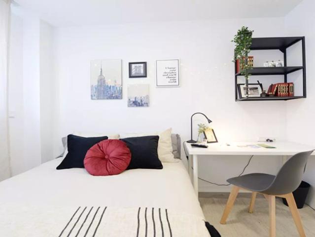 Room in a shared 4 bedroom apartment for rent in Basurtu, bills included, perfect for professionals and students