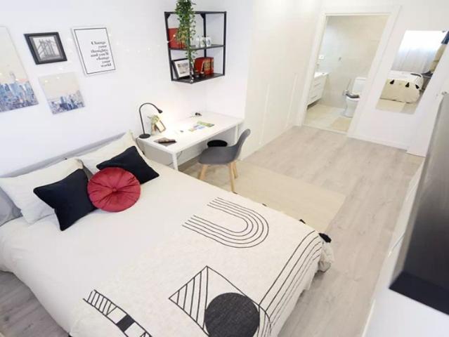 Room in a shared 4 bedroom apartment for rent in Basurtu, bills included, perfect for professionals and students