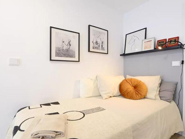 Room in a shared 4 bedroom apartment for rent in Basurtu, bills included, perfect for professionals and students