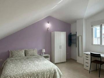 Room in a shared 4 bedroom apartment for rent in Benaguasil, all bills included and perfect for professionals
