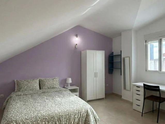 Room in a shared 4 bedroom apartment for rent in Benaguasil, all bills included and perfect for professionals