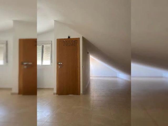 Room in a shared 4 bedroom apartment for rent in Benaguasil, all bills included and perfect for professionals