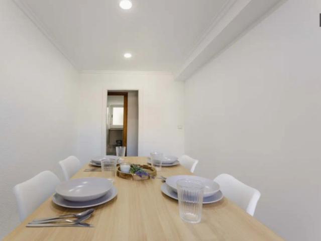 Room in a shared 4 bedroom apartment for rent in Benicalap
