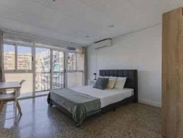 Room in a shared 4 bedroom apartment for rent in Benicalap