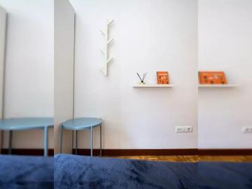 Room in a shared 4 bedroom apartment for rent in Berruguete