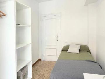 Room in a shared 4 bedroom apartment for rent in Burjassot, all bills included