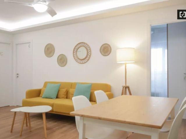 Room in a shared 4 bedroom apartment for rent in Getafe, bills included, only students