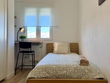 Room in a shared 4 bedroom apartment for rent in Getafe, couples allowed
