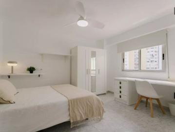 Room in a shared 4 bedroom apartment for rent in El Calvari