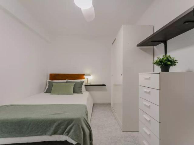 Room in a shared 4 bedroom apartment for rent in El Calvari, Valencia