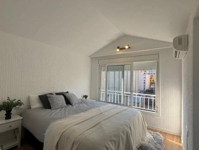 Room in a shared 4 bedroom apartment for rent in El Camp de l'Arpa del Clot