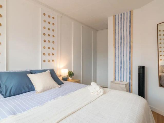 Room in a shared 4 bedroom apartment for rent in El Camp de l'Arpa del Clot