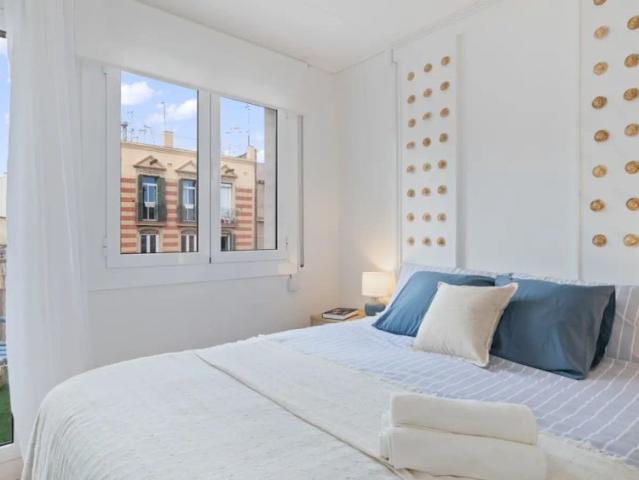 Room in a shared 4 bedroom apartment for rent in El Camp de l'Arpa del Clot