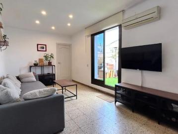 Room in a shared 4 bedroom apartment for rent in El Carmel