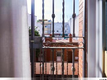 Room in a shared 4 bedroom apartment for rent in El Cerro, some restrictions apply
