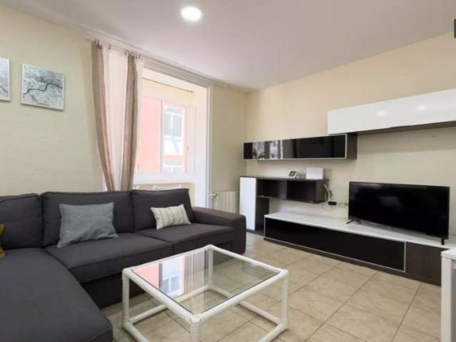 Room in a shared 4 bedroom apartment for rent in El Clot, all bills included, perfect for professionals and students