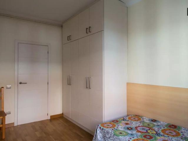 Room in a shared 4 bedroom apartment for rent in El Guinardó