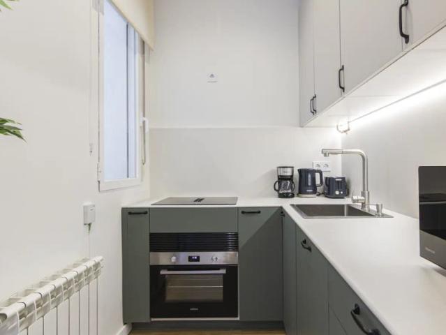 Room in a shared 4 bedroom apartment for rent in Fuente del Berro