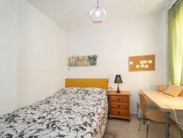 Room in a shared 4 bedroom apartment for rent in Haza Grande