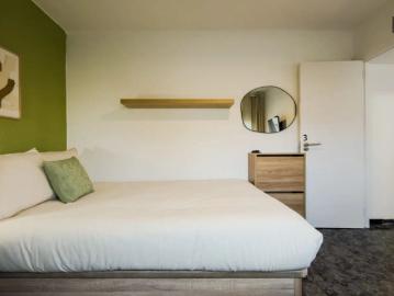 Room in a shared 4 bedroom apartment for rent in La Guineueta