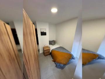 Room in a shared 4 bedroom apartment for rent in la Florida, bills included, suitable for professionals and students