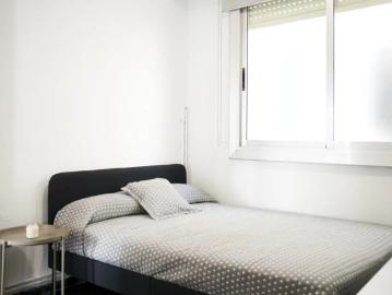 Room in a shared 4 bedroom apartment for rent in La Seu, no smoking or pets allowed