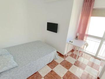 Room in a shared 4 bedroom apartment for rent in La Palmilla