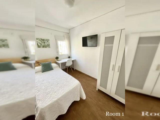 Room in a shared 4 bedroom apartment for rent in La Palmilla
