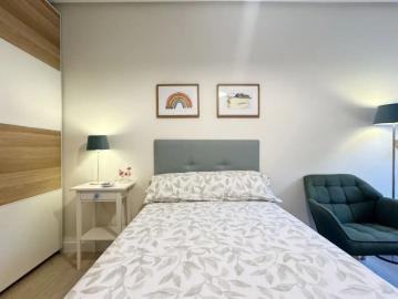 Room in a shared 4 bedroom apartment for rent in La Peña