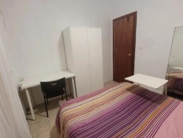 Room in a shared 4 bedroom apartment for rent in La Plata, professionals only