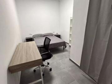 Room in a shared 4 bedroom apartment for rent in La Torrassa, bills included