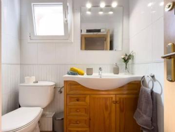 Room in a shared 4 bedroom apartment for rent in La Torrassa, students only