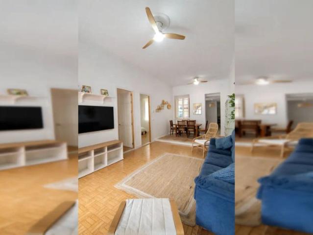 Room in a shared 4 bedroom apartment for rent in La Trinidad Este, professionals and students allowed