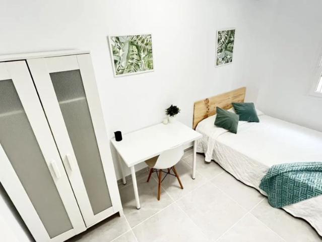 Room in a shared 4 bedroom apartment for rent in Las Avenidas, Seville