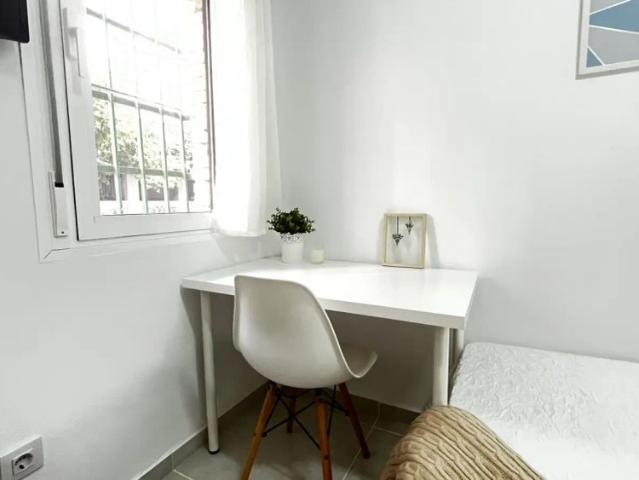 Room in a shared 4 bedroom apartment for rent in Las Avenidas, Seville