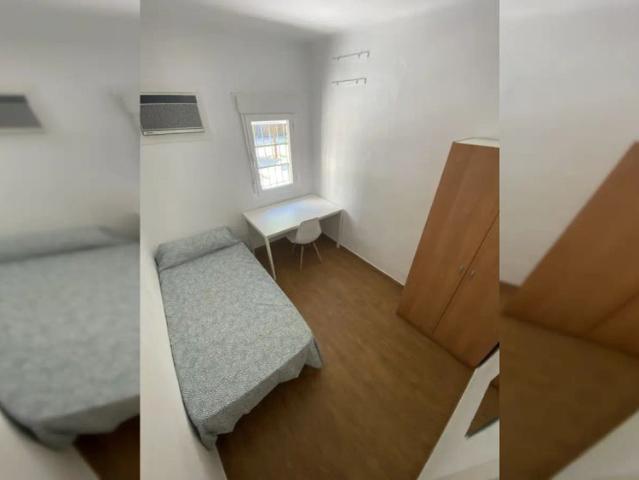 Room in a shared 4 bedroom apartment for rent in Las Avenidas
