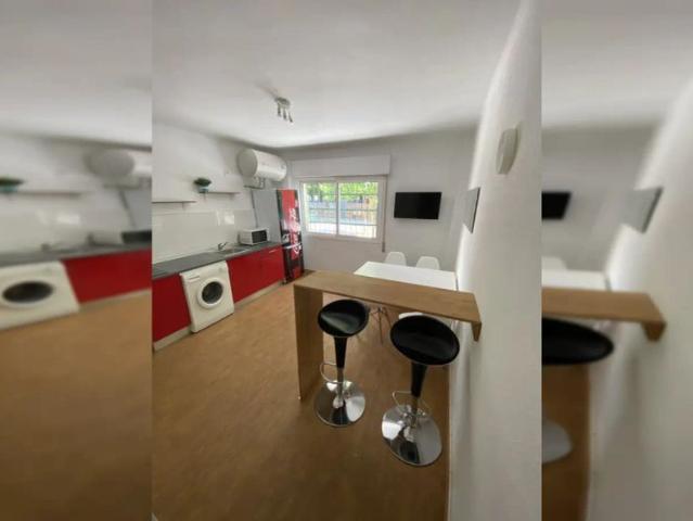 Room in a shared 4 bedroom apartment for rent in Las Avenidas