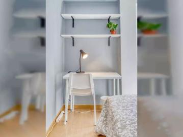 Room in a shared 4 bedroom apartment for rent in L'Hort de Senabre, only females