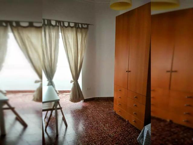 Room in a shared 4 bedroom apartment for rent in Lugo, perfect for women
