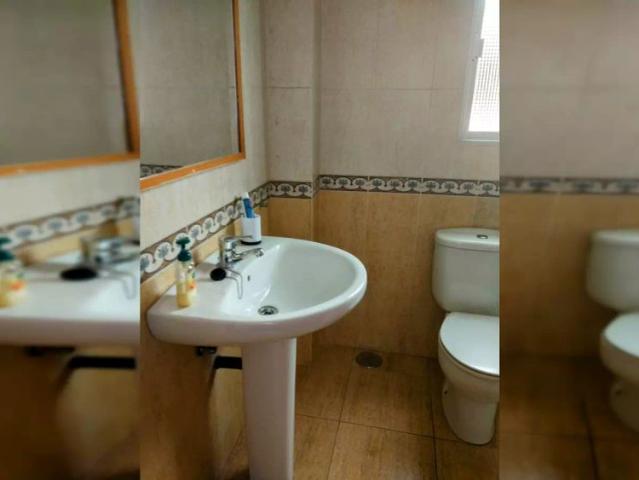 Room in a shared 4 bedroom apartment for rent in Lugo, perfect for women