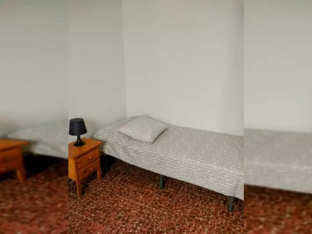 Room in a shared 4 bedroom apartment for rent in Lugo, perfect for women