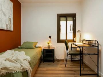 Room in a shared 4 bedroom apartment for rent in Sabadell