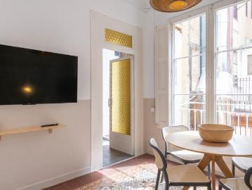 Room in a shared 4 bedroom apartment for rent in Sant Andreu, professionals only